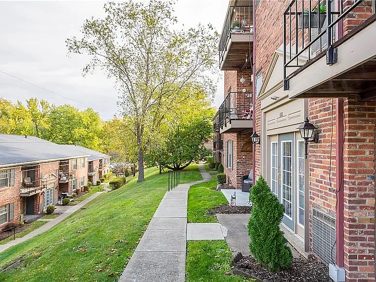 1010 Chatham Park Dr #E — Photo 2