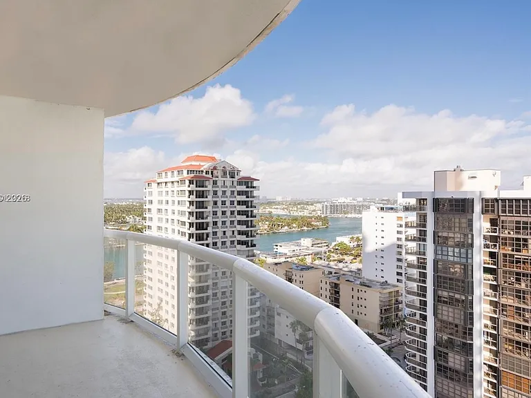 6365 Collins Ave #A1811 — Photo 2
