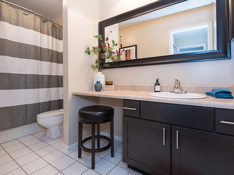 Reflection Cove Apartment Homes — Photo 11
