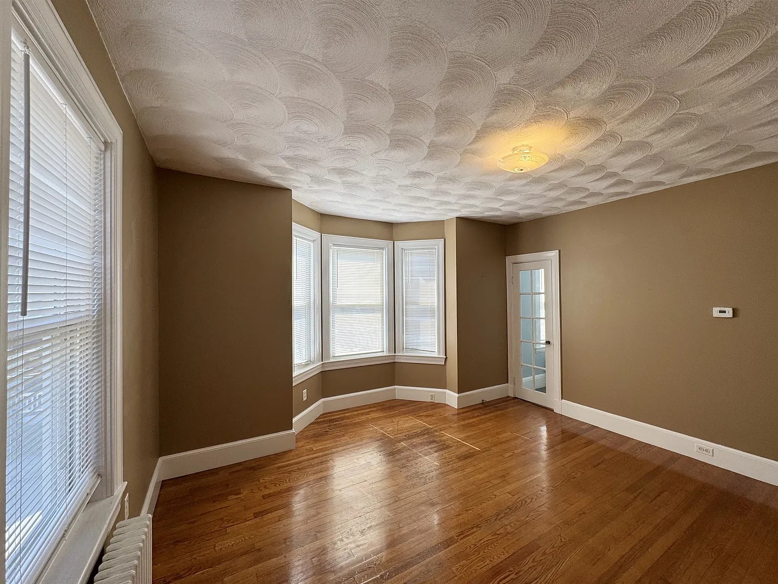 3 bed, 1130 sqft, $2,900 — Photo 2