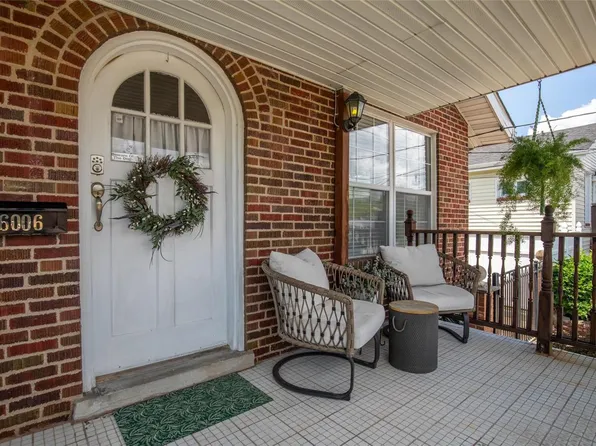 6006 Heege Rd, Saint Louis, MO 63123