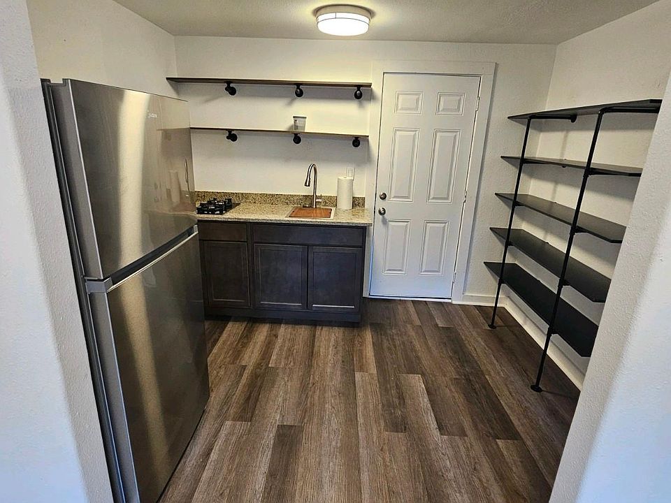New stove and refrigerator