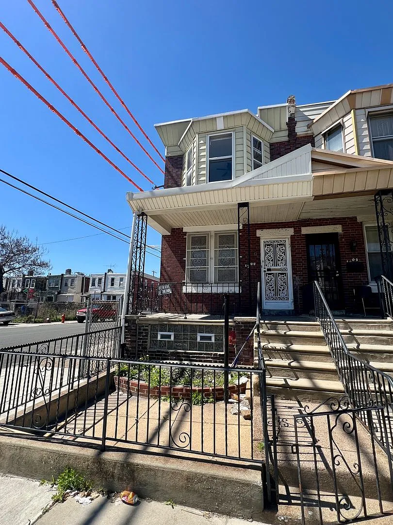 Stunning 3-Bedroom Townhome in Carroll Park! Available NOW! — Photo 2