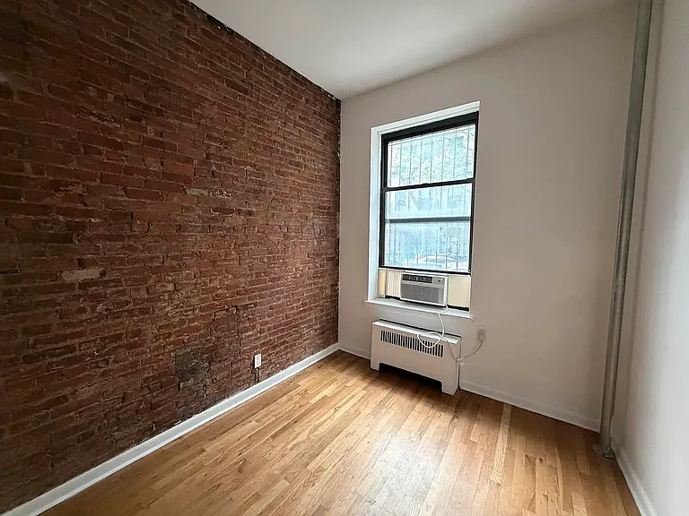 224 W 16th St #2 — Photo 2