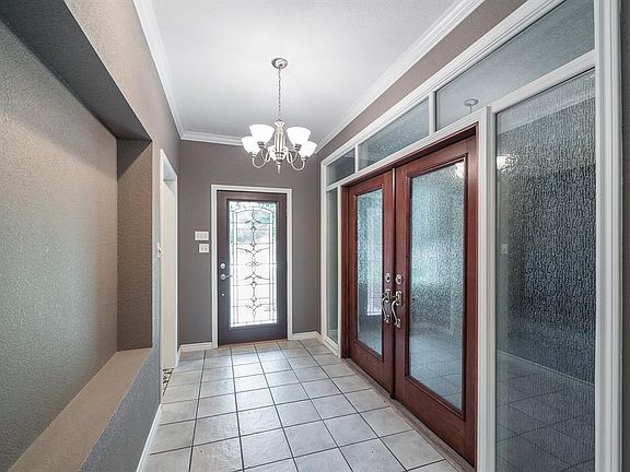 5th image of 316 Amanda Ct