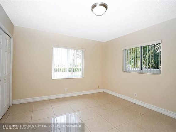 5th image of 920 SW 28th St #2
