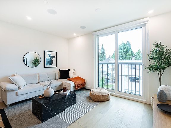 2nd image of 1552 E 3rd Ave #123