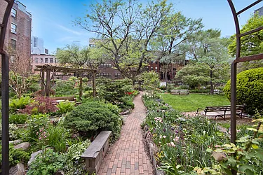 Rented by R New York