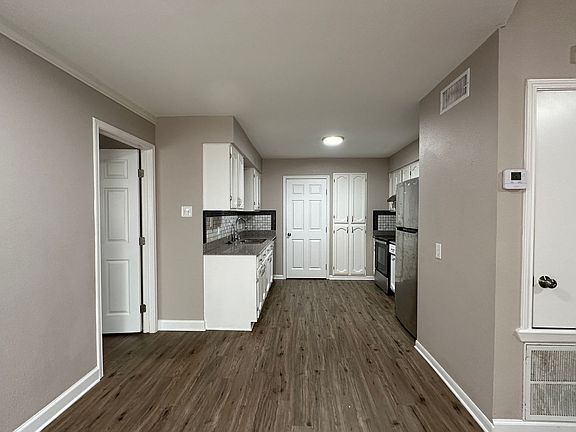 5th image of 4029 Hurlwood Cir