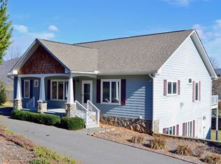 134 Falling Glen Dr, Waynesville, NC 28785
