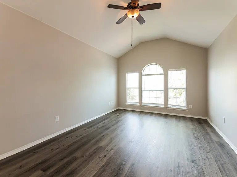 1107 Caroline Dr — Photo 15