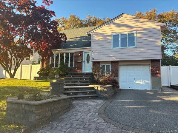38 Garnet Lane, Plainview, NY 11803