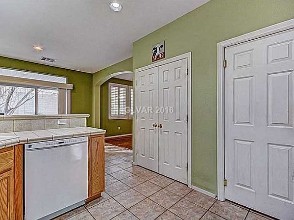 5th image of 9137 Adamshurst Ave