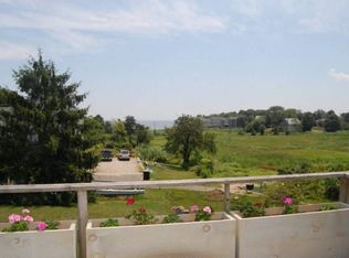 18 Meriden St, Guilford, CT 06437