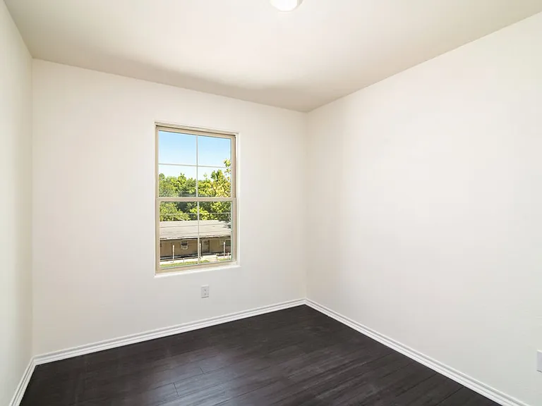 805 S 6th St #2 — Photo 12