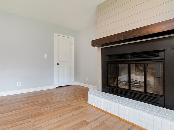 5th image of 217 Burrwood Ave