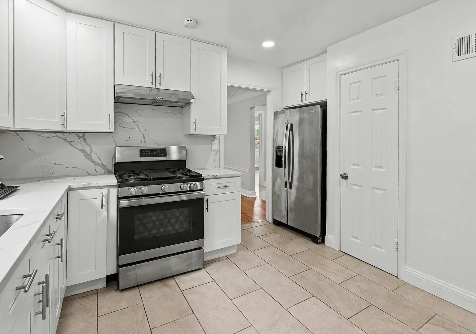 3 bed, 1.5 bath, $2,500 — Photo 3