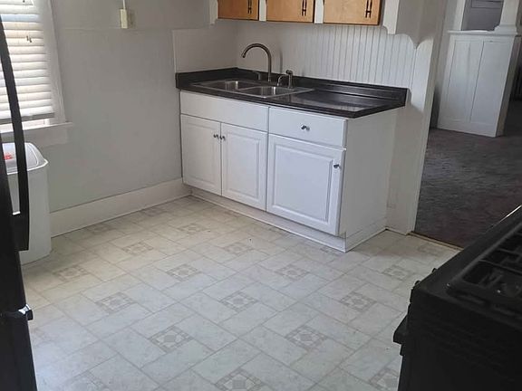 4th image of 433 Horton St