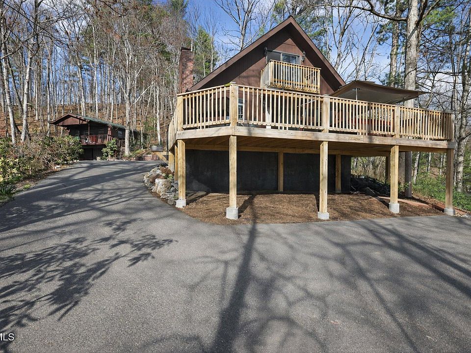 1st image of 135 Hiddenwood Dr