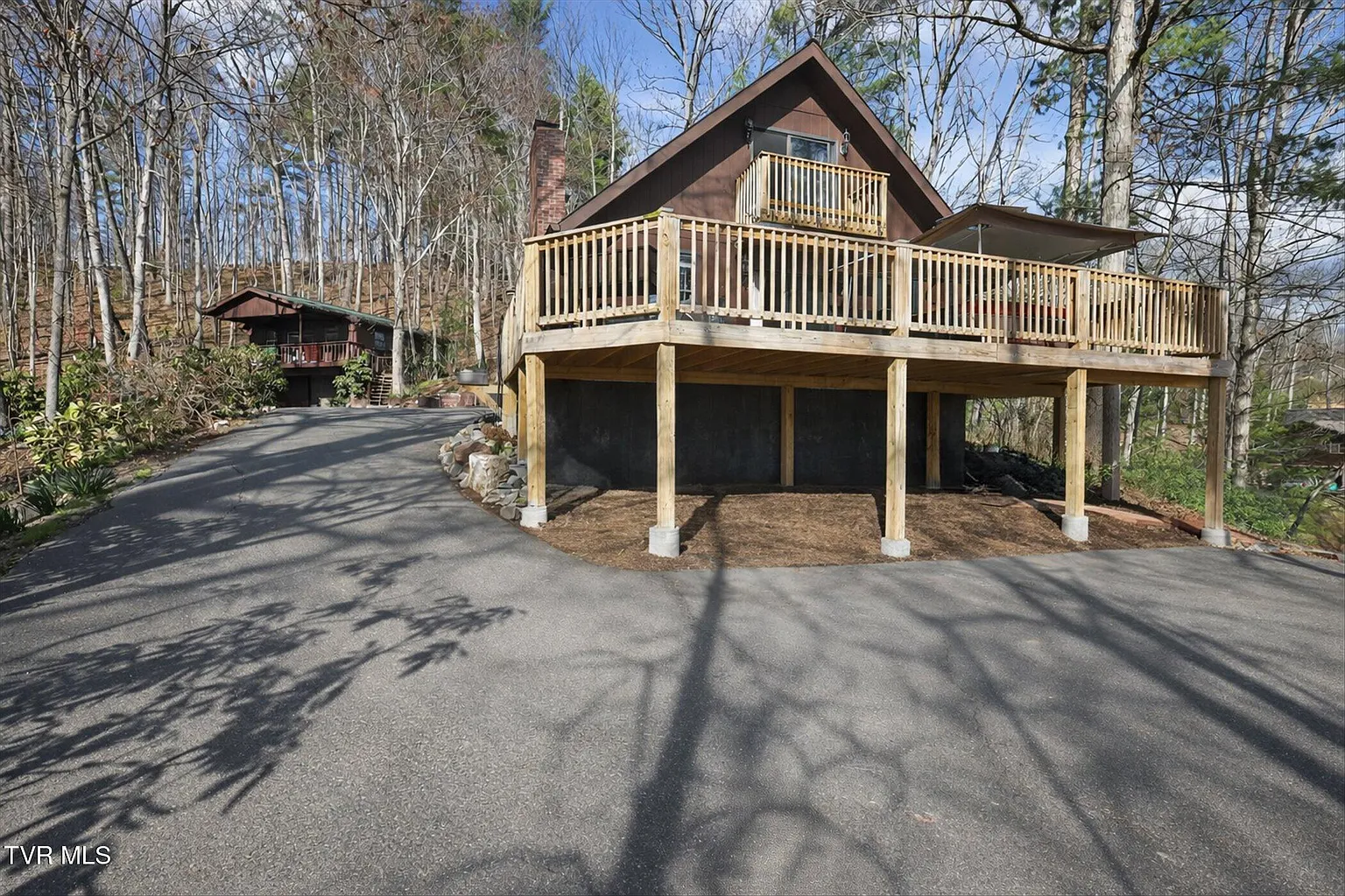 135 Hiddenwood Dr photo 1