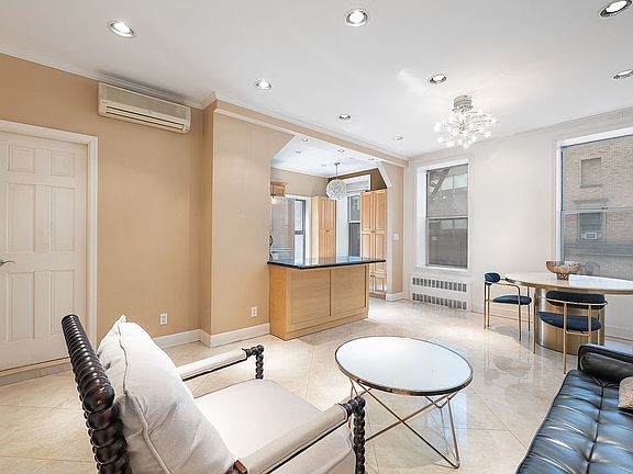 3rd image of 125 W 56th St APT 4A