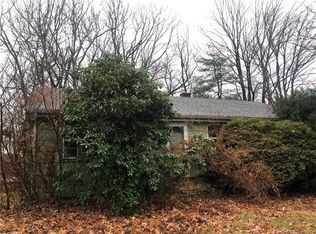 45 Savarese Ln, Burlington, CT 06013