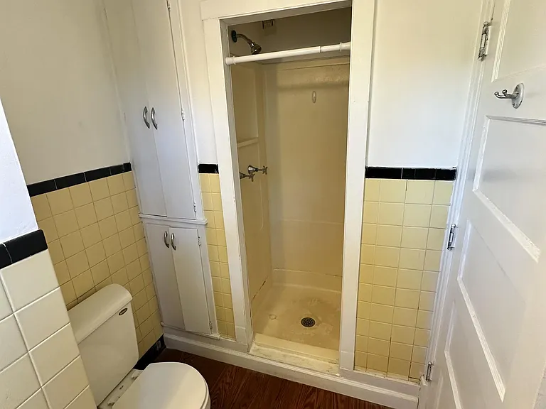 505 1/2 E Locust St — Photo 13