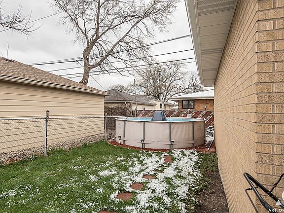 4th image of 5500 W Oakdale Dr