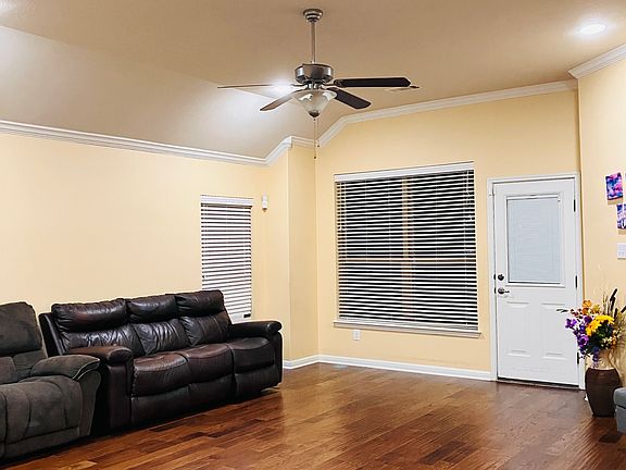 3rd image of 711 Edwards Walk Dr