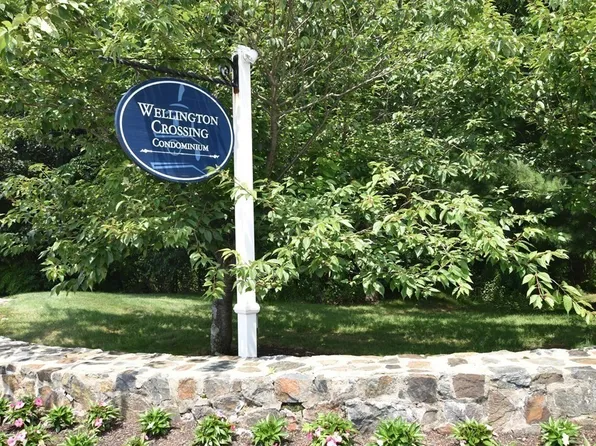204 Clocktower Dr #110, Waltham, MA 02452