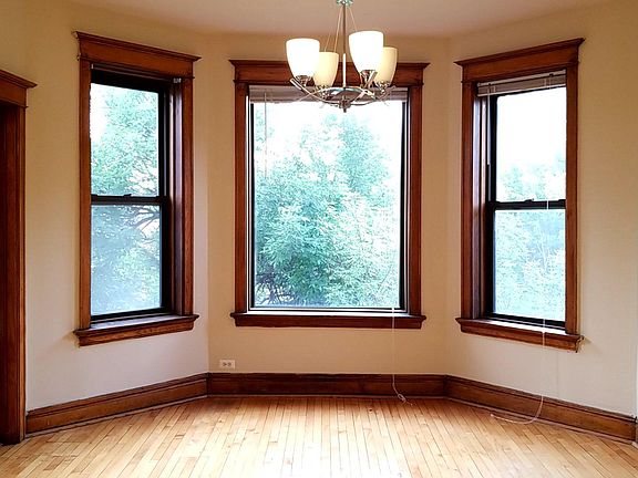 3rd image of 1227 N Maplewood Ave