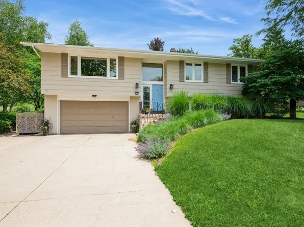 4288 Fox Meadow Dr SE, Cedar Rapids, IA 52403