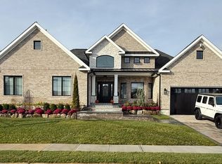 10 SKYLARK Road, Massapequa Park, NY