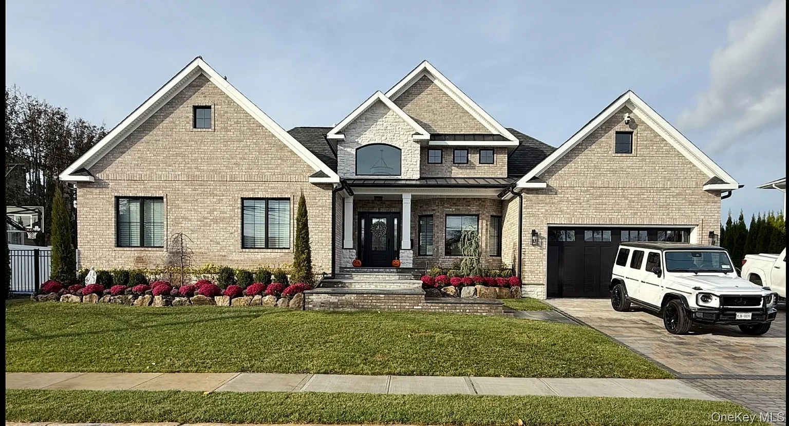 10 SKYLARK Road photo 1