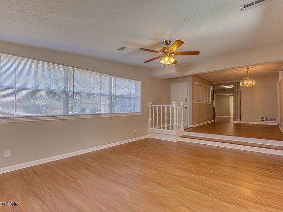 4th image of 5432 Playa Way