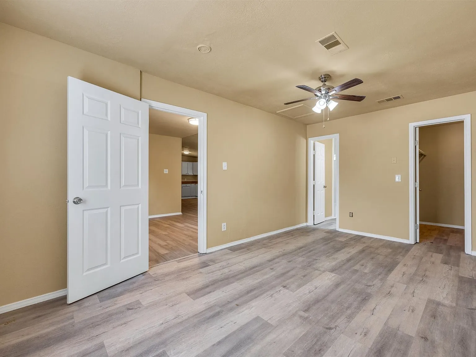 4 bed, 2.0 bath, 1352 sqft, $1,700 — Photo 4