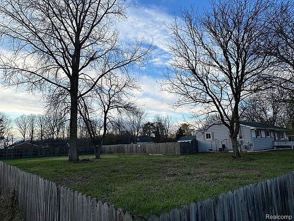 5th image of 3706 Olive St