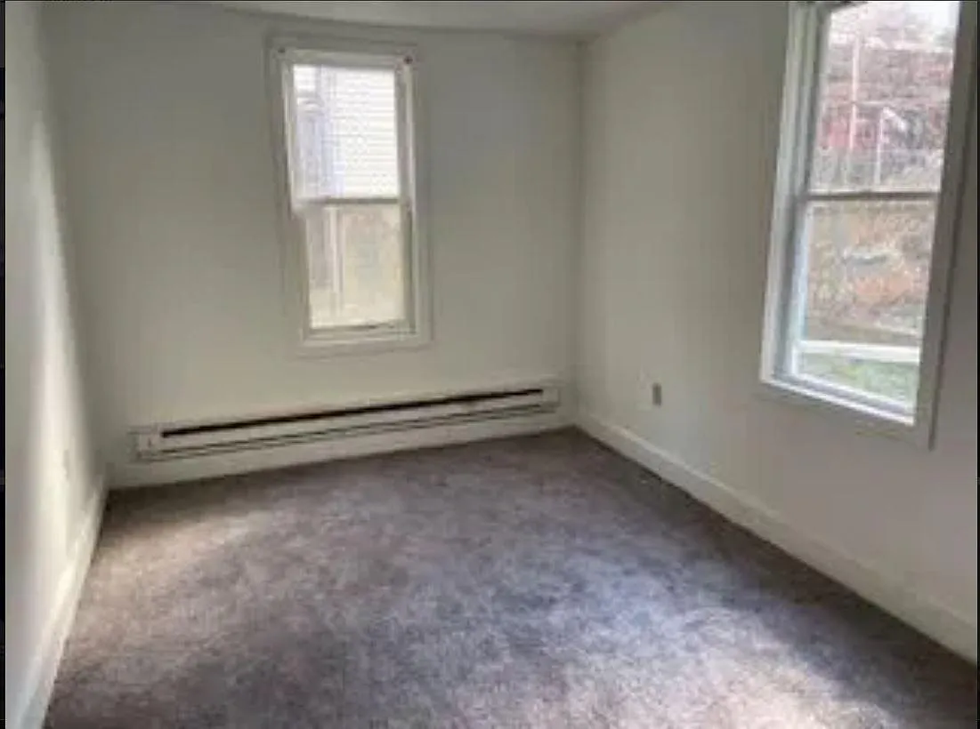 2 bed, 1300 sqft, $900 — Photo 3