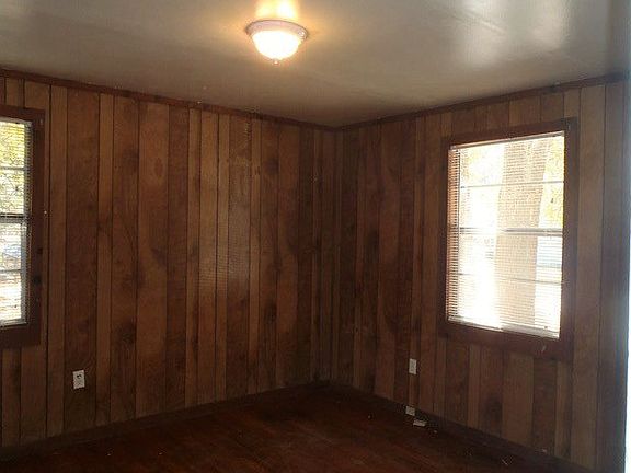 5th image of 2403 Giddens Dr