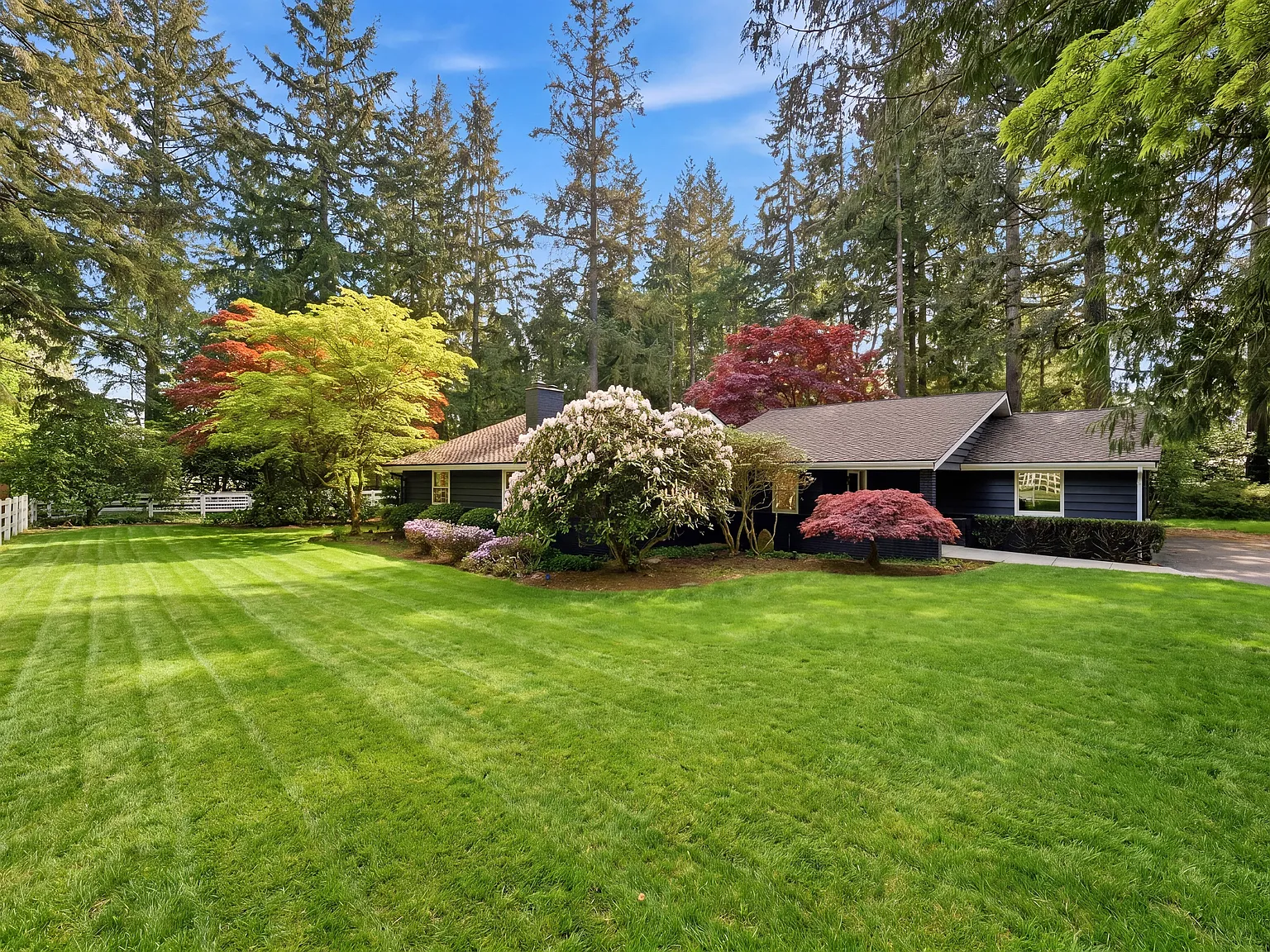 4 bed, 2.5 bath, 2450 sqft, $5,995 — Photo 2