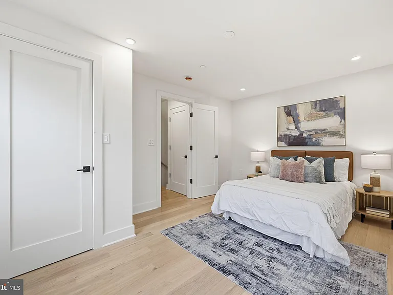 9200 Cedar Ln — Photo 16