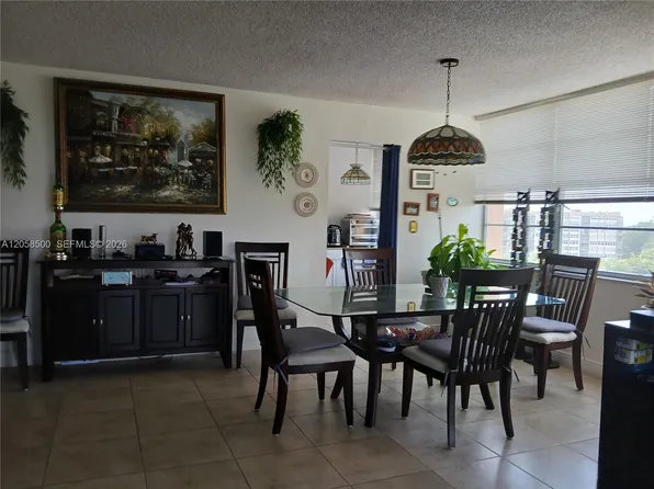 1100 Saint Charles Pl APT 712, Pembroke Pines, FL 33026