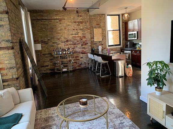 2nd image of 948 W Armitage Ave APT 2S