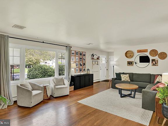 5th image of 736 Adelia St