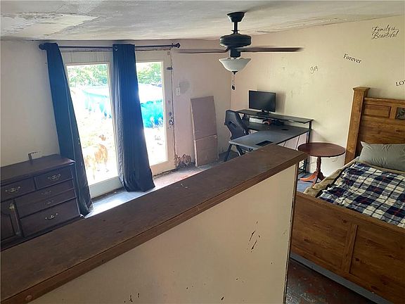 4th image of 8021 Barnett Ave