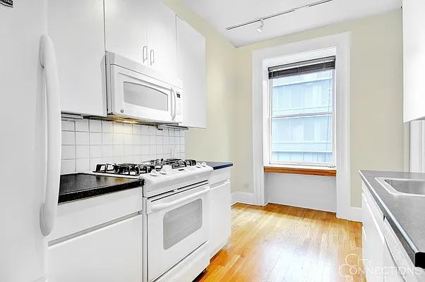 Rented by City Connections Realty | media 16