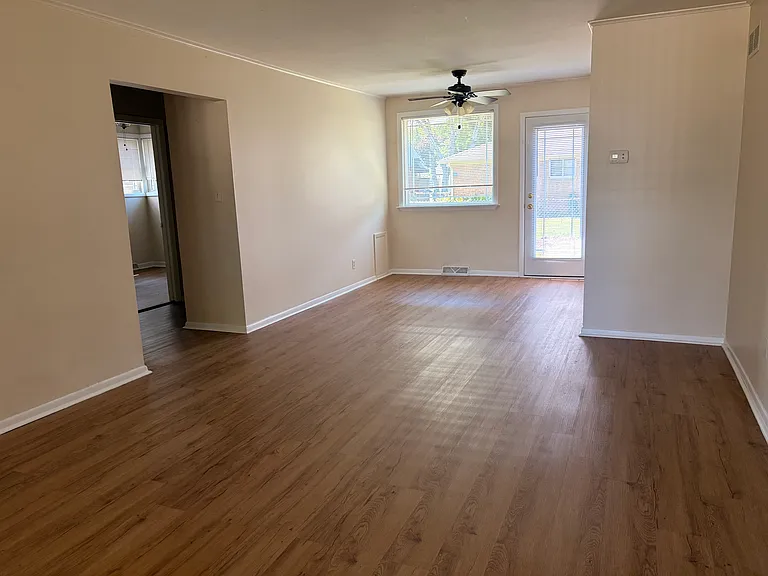 4203 Crestview Dr — Photo 16
