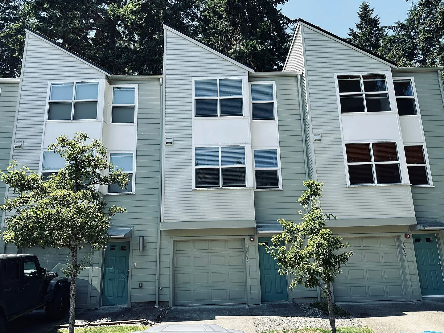 Shoreline - 2 Bedroom plus 1 den/ 2 Bath Townhouse — Photo 1