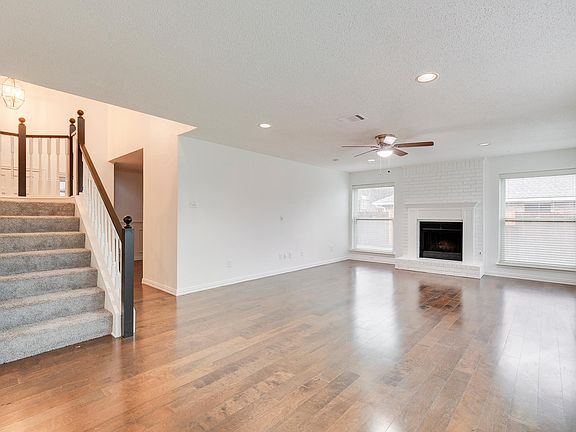 3rd image of 3800 Parkmont Dr