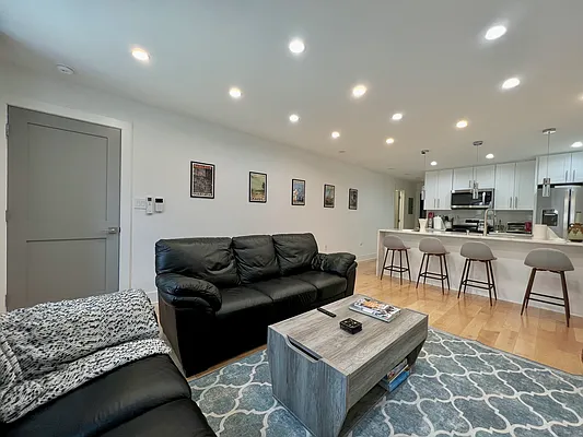 Rented by SERHANT. | media 4
